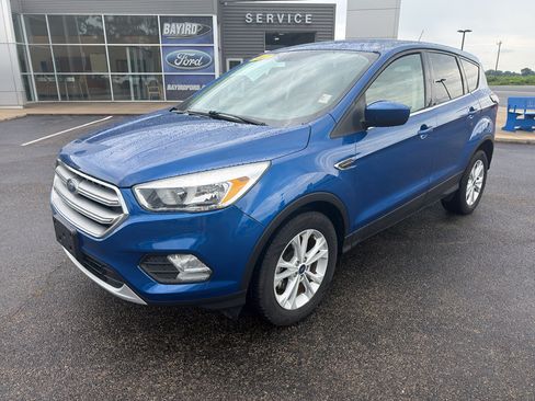 Used 2017 Ford Escape SE FWD image 2