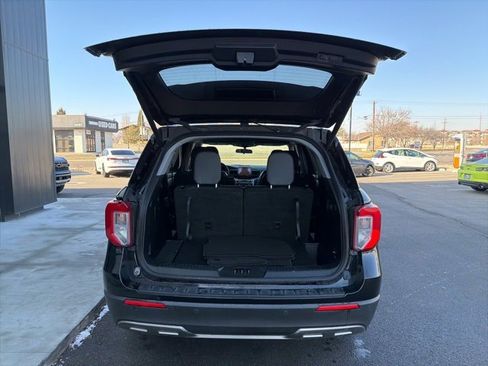 Used 2021 Ford Explorer XLT w/ Equipment Group 202A image 8