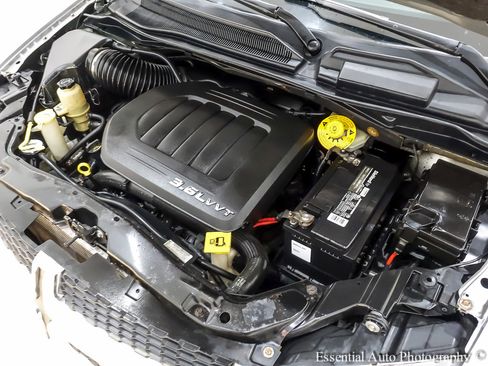 Used 2018 Dodge Grand Caravan GT image 32