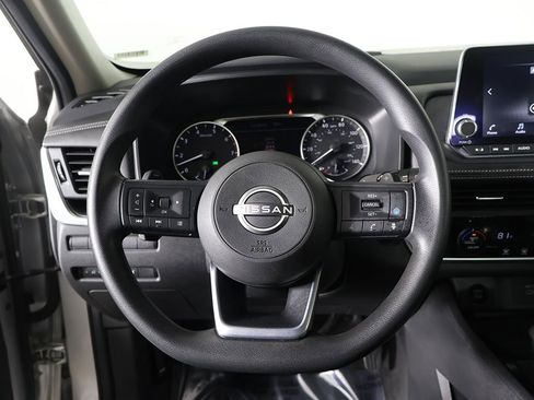 Used 2024 Nissan Rogue SV image 34