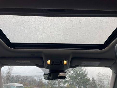 Used 2020 Toyota Highlander XLE image 28