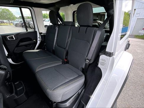 Used 2025 Jeep Wrangler Unlimited Sahara w/ Safety Group AWD/4WD image 24
