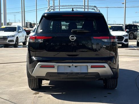 Used 2023 Nissan Pathfinder SL w/ Black Appearance Package image 6