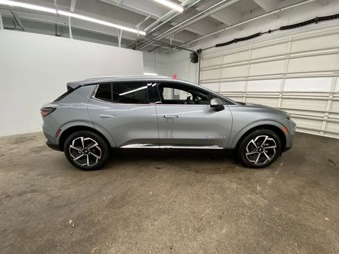 Used 2025 Chevrolet Equinox EV LT w/ Convenience Package image 7