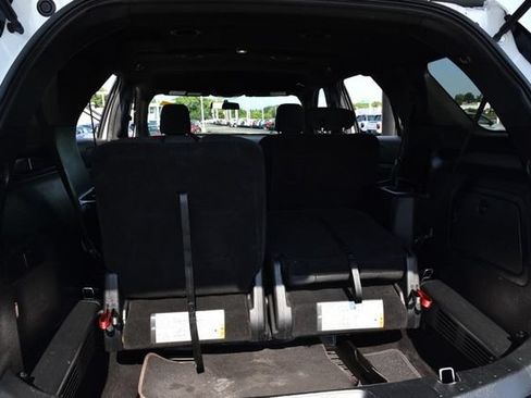 Used 2018 Ford Explorer XLT FWD image 23
