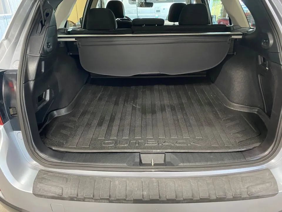 Used 2017 Subaru Outback 2.5i Premium AWD/4WD image 35