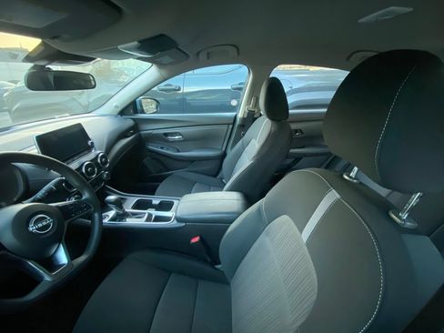 Used 2025 Nissan Sentra SV FWD image 6