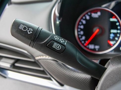 Used 2023 Chevrolet Traverse Premier w/ Redline Edition image 17