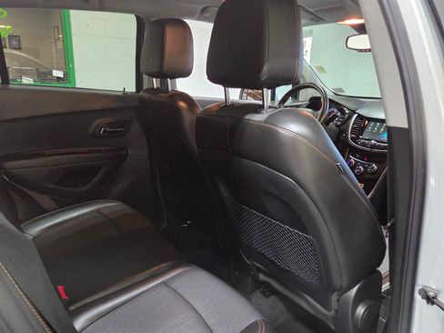 Used 2017 Chevrolet Trax LT w/ LT Convenience Package FWD image 19