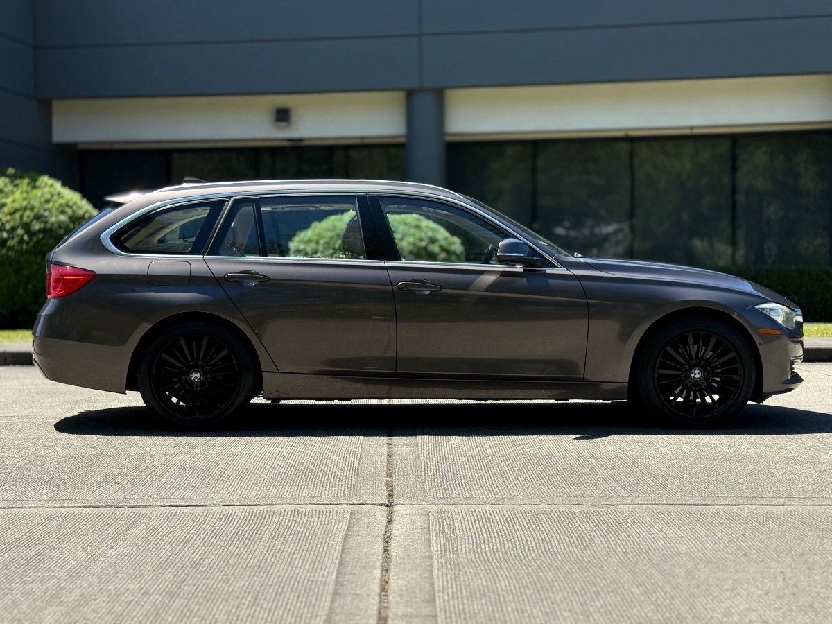 Used 2014 BMW 328i xDrive Wagon AWD/4WD image 2