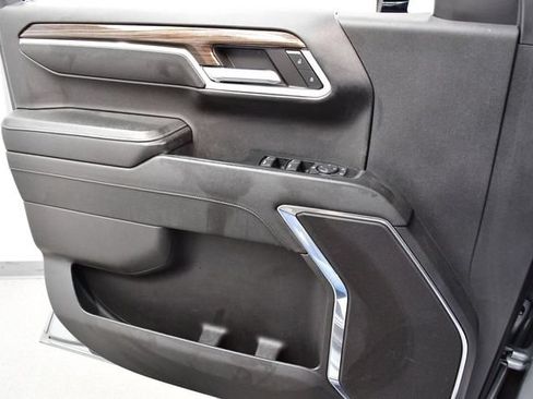 Used 2023 Chevrolet Silverado 1500 LT AWD/4WD image 8