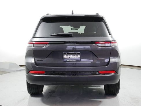 Certified 2024 Jeep Grand Cherokee Altitude image 12