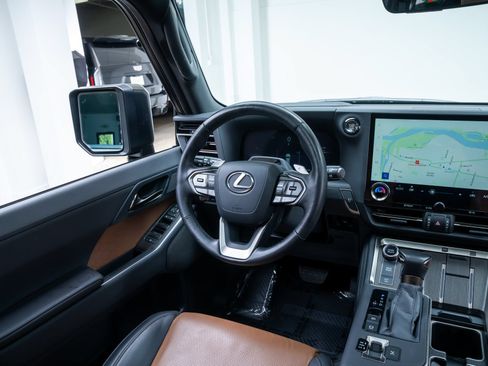 Used 2024 Lexus GX 550 w/ Accessory Package (2T) AWD/4WD image 9