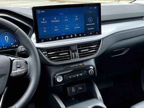 Certified 2025 Ford Escape SE w/ PHEV Premium Package FWD image 6