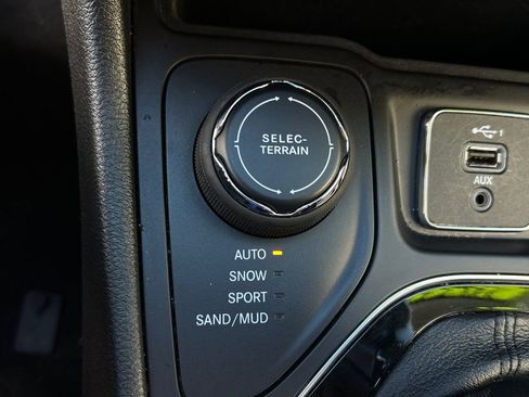 Used 2023 Jeep Cherokee Altitude Lux image 33