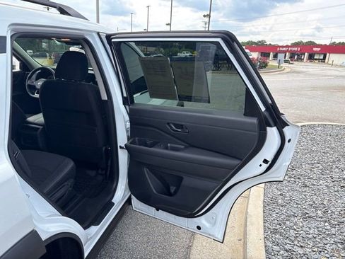 Used 2025 Nissan Pathfinder SV FWD image 21