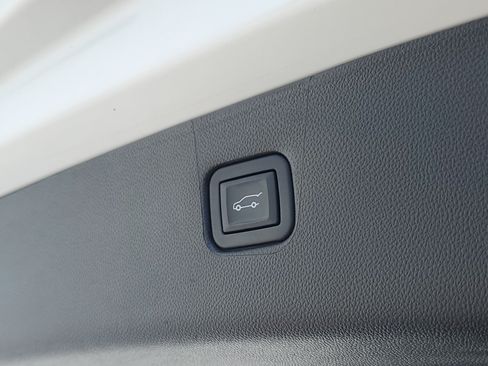 Used 2022 Chevrolet Blazer Premier FWD image 9