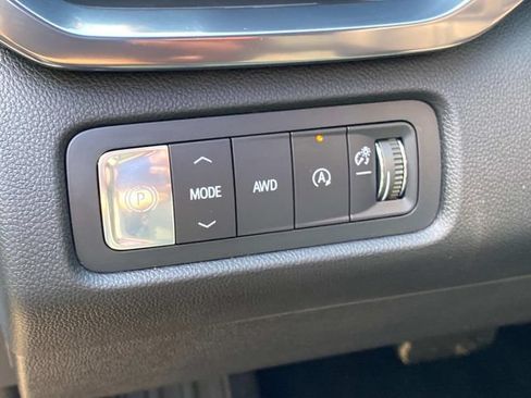 Used 2025 GMC Acadia AT4 AWD/4WD image 15