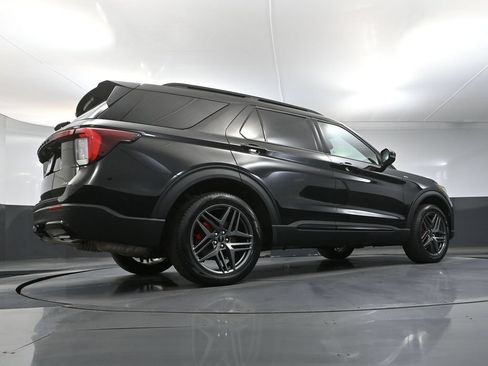 Used 2025 Ford Explorer ST-Line w/ ST-Line Street Pack AWD/4WD image 48