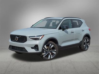 New 2025 Volvo XC40 B5 Plus w/ Protection Package Premier