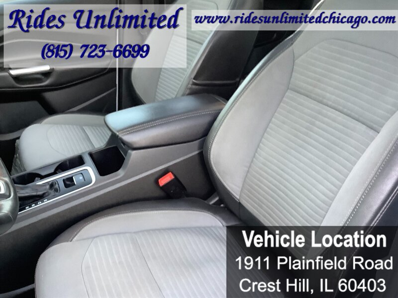 Used 2017 Ford Escape SE w/ SE Sport Appearance Package FWD image 11