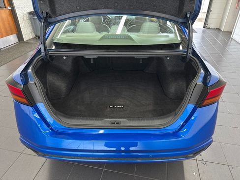 Used 2025 Nissan Altima 2.5 SV FWD image 9
