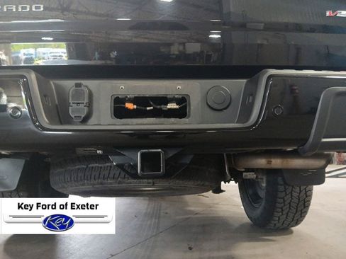 Used 2022 Chevrolet Colorado Z71 AWD/4WD image 11