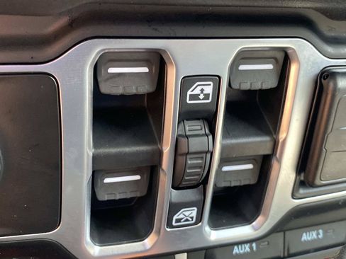 Used 2026 Jeep Wrangler Unlimited Sport AWD/4WD image 32
