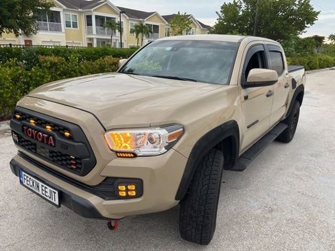 Used 2020 Toyota Tacoma SR5 RWD image 1