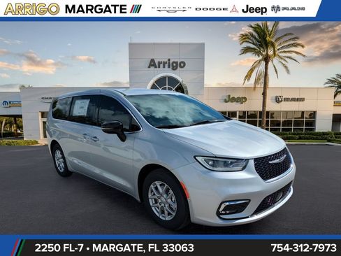 New 2026 Chrysler Pacifica Select FWD image 2