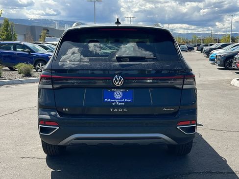Used 2025 Volkswagen Taos SE AWD/4WD image 6