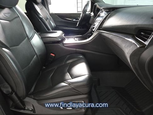 Used 2018 Cadillac Escalade ESV Platinum image 18