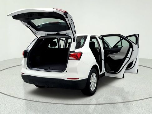 Used 2024 Chevrolet Equinox LS w/ Driver Confidence II Package FWD image 12
