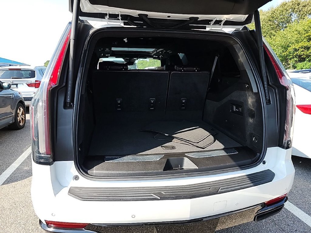 Used 2021 Cadillac Escalade ESV Sport Platinum w/ Heavy-Duty Trailer Package AWD/4WD image 11