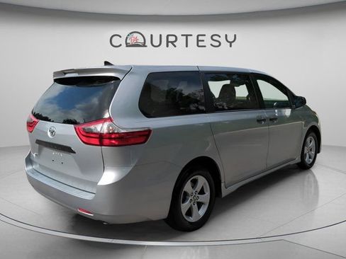 Certified 2020 Toyota Sienna L FWD image 6