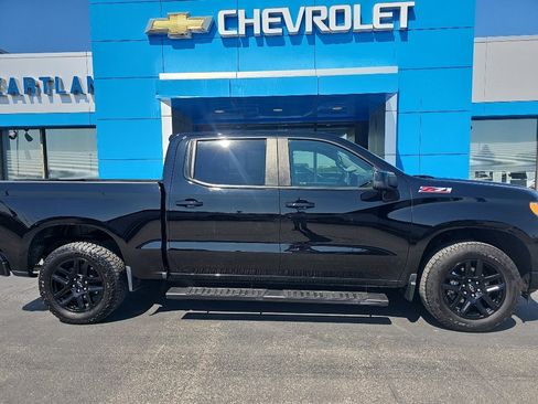 Used 2022 Chevrolet Silverado 1500 RST w/ Z71 Off-Road Package AWD/4WD image 2