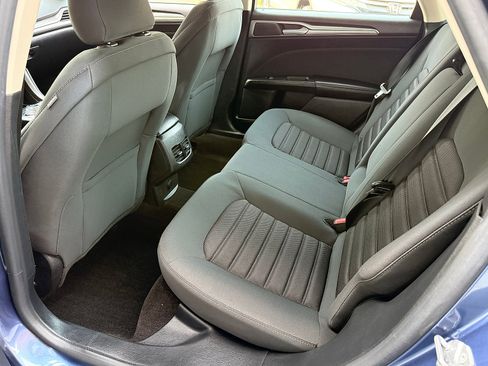 Used 2019 Ford Fusion SE FWD image 28