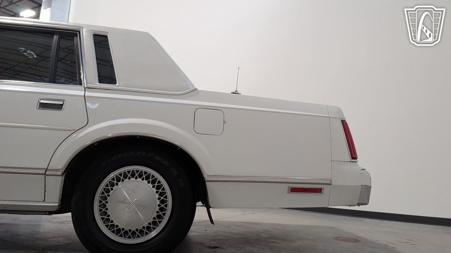 Used 1988 Lincoln Town Car RWD image 31
