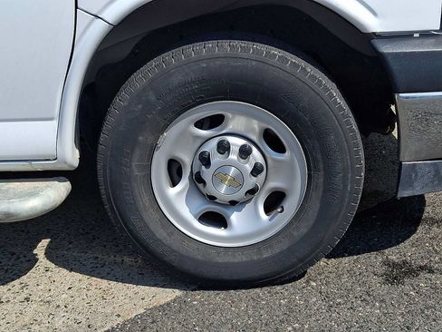 Used 2025 Chevrolet Express 2500 w/ Driver Convenience Package RWD image 8