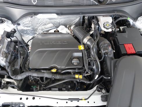 Certified 2025 Chevrolet Trax RS w/ Driver Confidence Package FWD image 30