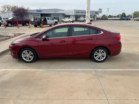 Used 2019 Chevrolet Cruze LT image 10