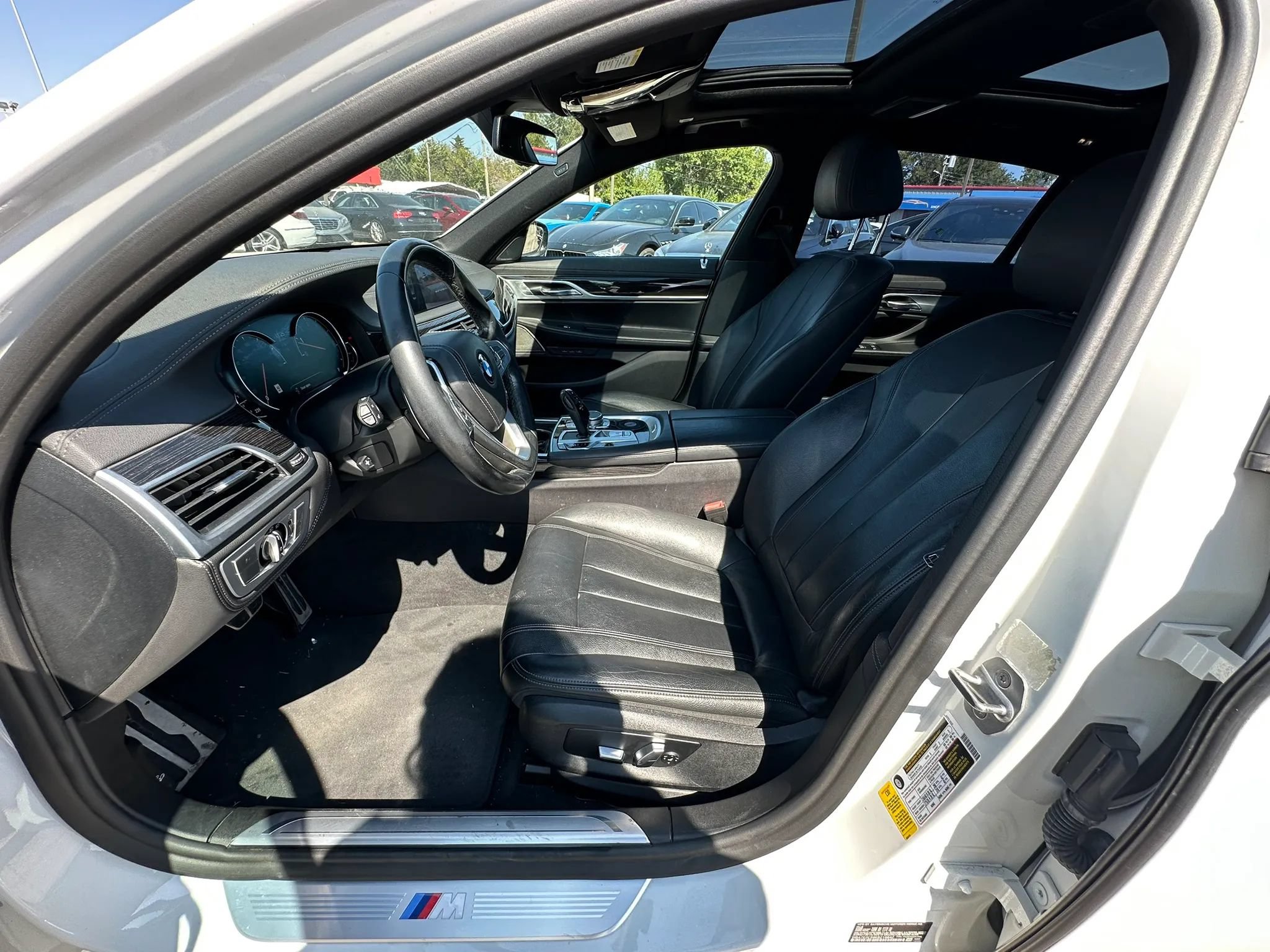 Used 2019 BMW 740i w/ M Sport Package RWD image 10