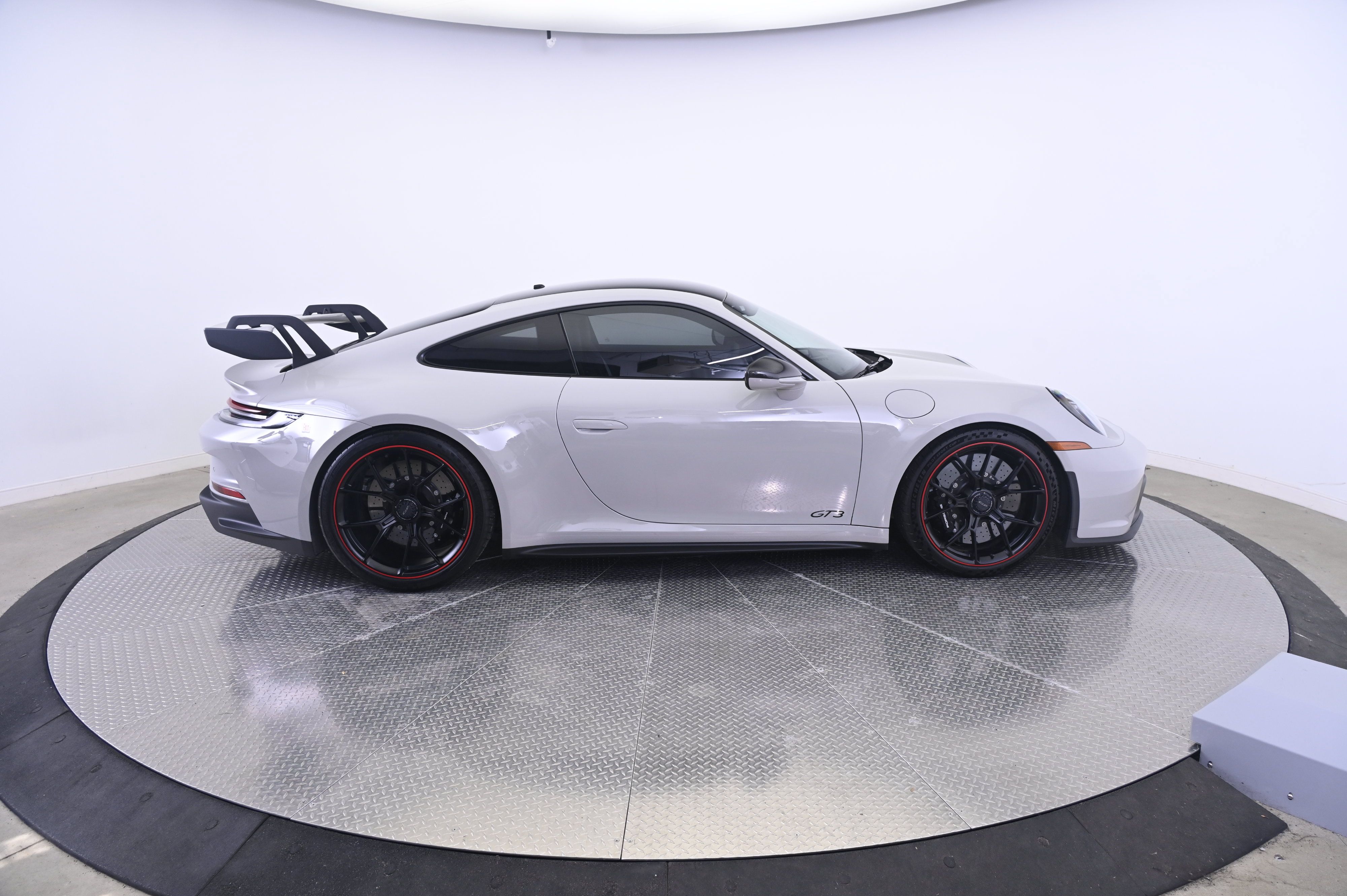 Used 2024 Porsche 911 GT3 RWD image 8