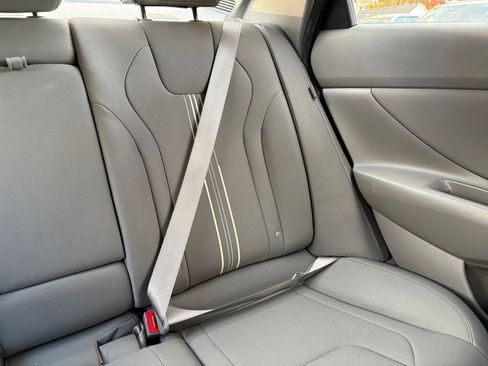 Used 2025 Hyundai Elantra SEL image 35