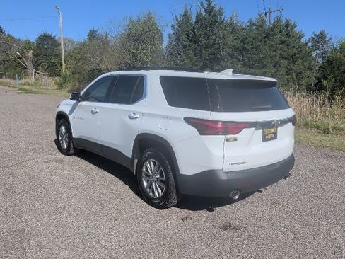 Used 2023 Chevrolet Traverse LT image 3