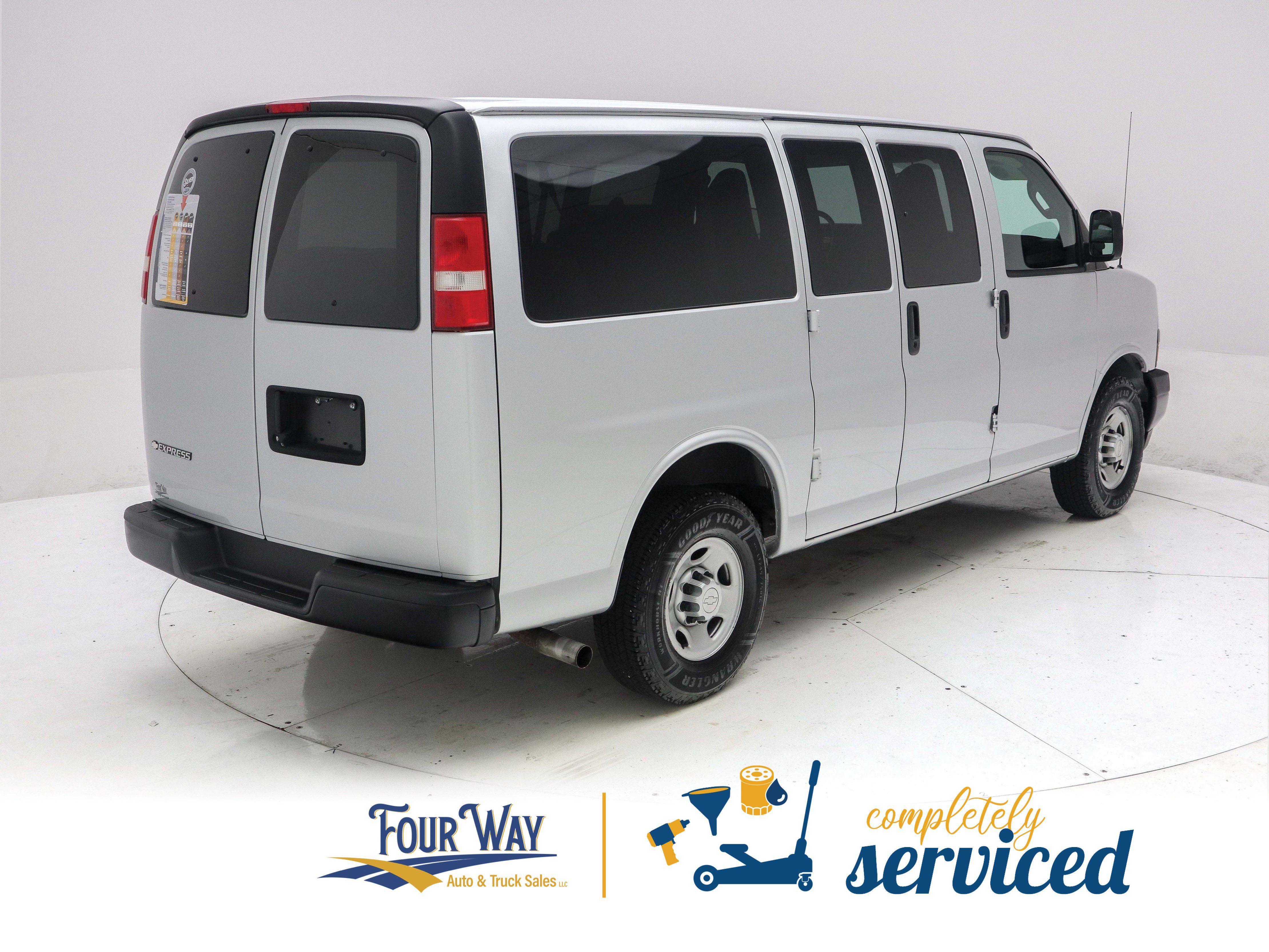 Used 2018 Chevrolet Express 2500 LS w/ Driver Convenience Package RWD image 4