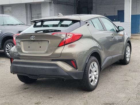 Used 2021 Toyota C-HR LE image 5