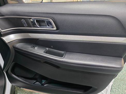 Used 2016 Ford Explorer XLT image 29
