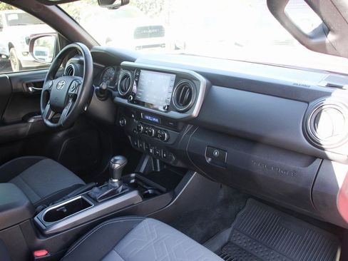 Used 2022 Toyota Tacoma TRD Sport image 33