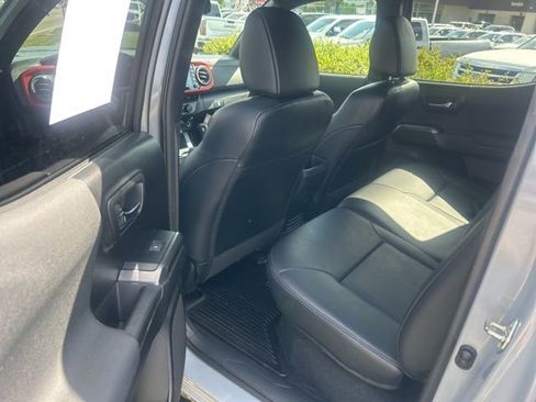 Used 2020 Toyota Tacoma TRD Sport w/ TRD Premium Sport Package AWD/4WD image 18
